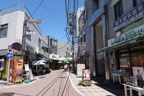 Sunroad Nakanohashi Shotengai